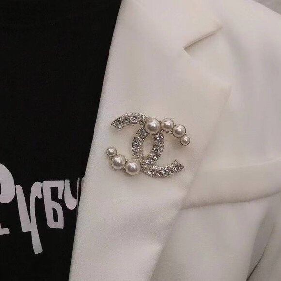 Chanel gold brooch - Picture 2 of 8